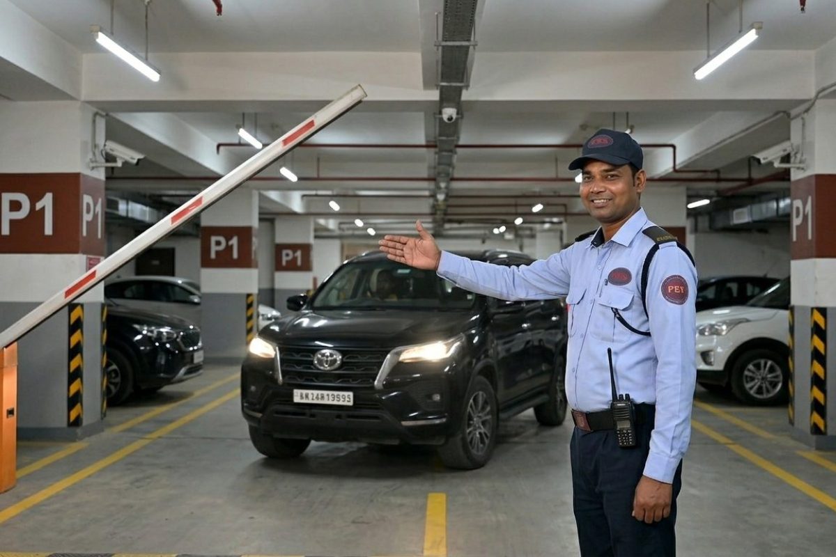 Guard_managing_vehicle_entry_202605301900